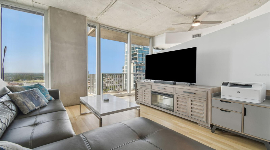 Tampa, Florida 33602, 1 Bedroom Bedrooms, ,1 Bathroombathrooms,Residential,For Sale,Ashley,0,Mfrtb8509219