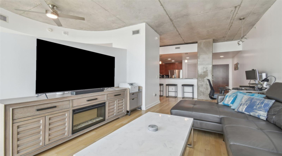 Tampa, Florida 33602, 1 Bedroom Bedrooms, ,1 Bathroombathrooms,Residential,For Sale,Ashley,0,Mfrtb8509219