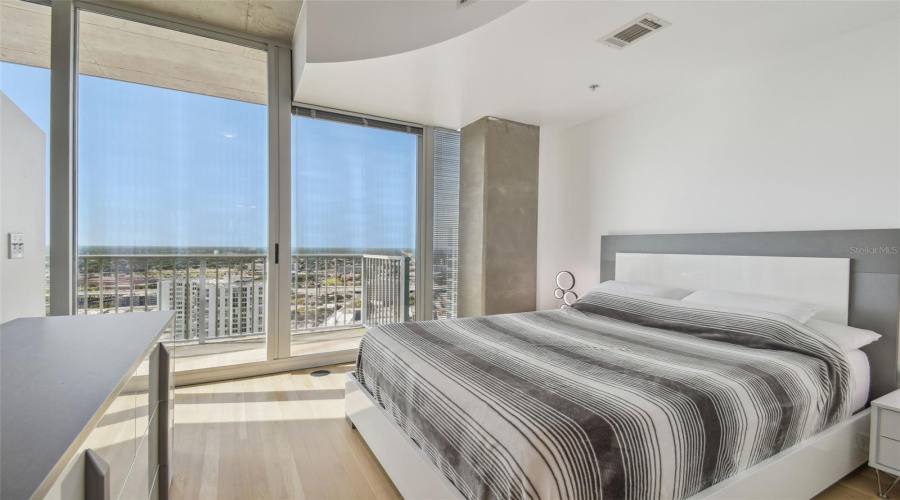 Tampa, Florida 33602, 1 Bedroom Bedrooms, ,1 Bathroombathrooms,Residential,For Sale,Ashley,0,Mfrtb8509219