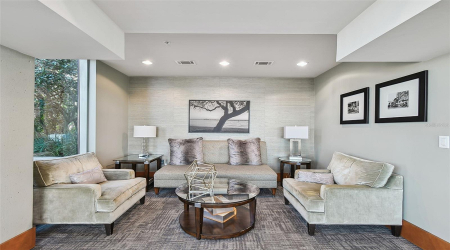 Tampa, Florida 33602, 1 Bedroom Bedrooms, ,1 Bathroombathrooms,Residential,For Sale,Ashley,0,Mfrtb8509219