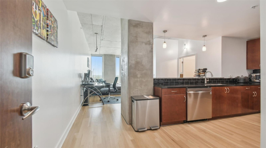 Tampa, Florida 33602, 1 Bedroom Bedrooms, ,1 Bathroombathrooms,Residential,For Sale,Ashley,0,Mfrtb8509219