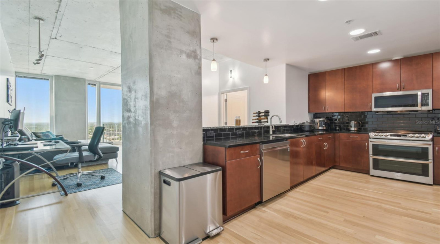 Tampa, Florida 33602, 1 Bedroom Bedrooms, ,1 Bathroombathrooms,Residential,For Sale,Ashley,0,Mfrtb8509219