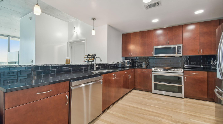 Tampa, Florida 33602, 1 Bedroom Bedrooms, ,1 Bathroombathrooms,Residential,For Sale,Ashley,0,Mfrtb8509219
