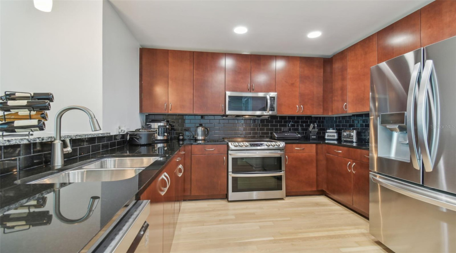 Tampa, Florida 33602, 1 Bedroom Bedrooms, ,1 Bathroombathrooms,Residential,For Sale,Ashley,0,Mfrtb8509219
