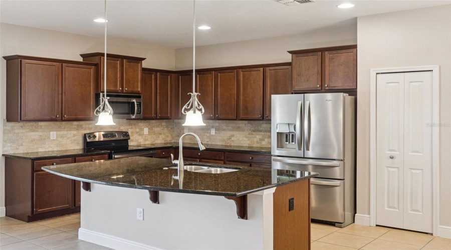 St Cloud, Florida 34771, 3 Bedroom Bedrooms, ,2 Bathroombathrooms,Residential,For Sale,Caterpillar,0,Mfro6435934