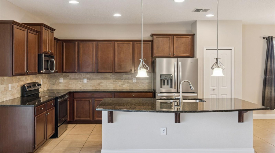 St Cloud, Florida 34771, 3 Bedroom Bedrooms, ,2 Bathroombathrooms,Residential,For Sale,Caterpillar,0,Mfro6435934