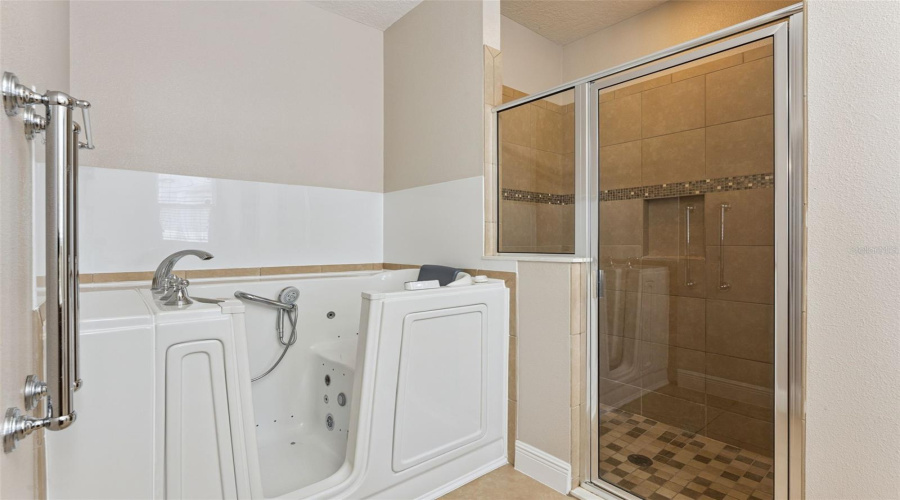 St Cloud, Florida 34771, 3 Bedroom Bedrooms, ,2 Bathroombathrooms,Residential,For Sale,Caterpillar,0,Mfro6435934