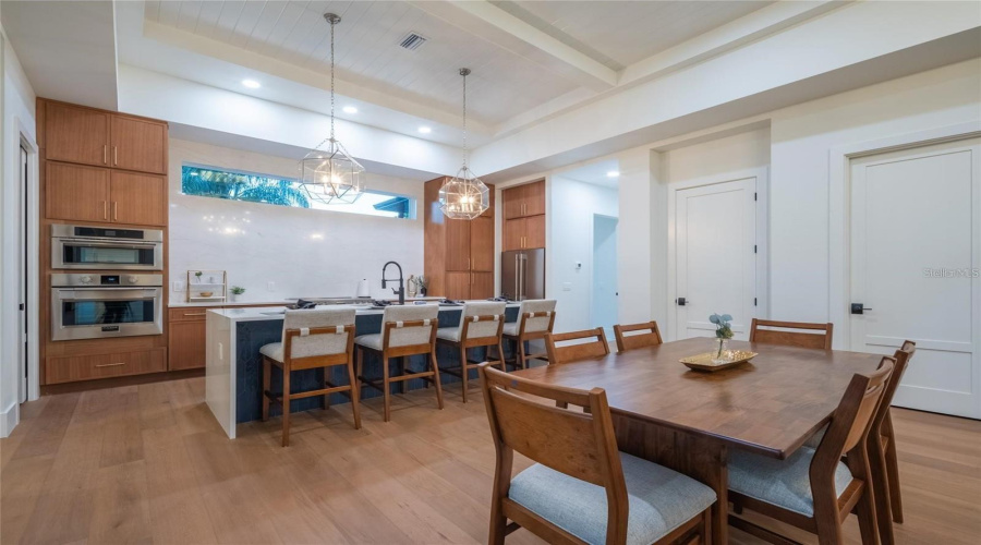 Sarasota, Florida 34239, 5 Bedroom Bedrooms, ,5 Bathroombathrooms,Residential,For Sale,Floyd,0,Mfra4702530