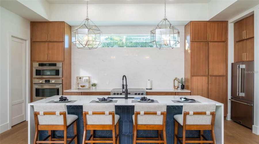 Sarasota, Florida 34239, 5 Bedroom Bedrooms, ,5 Bathroombathrooms,Residential,For Sale,Floyd,0,Mfra4702530