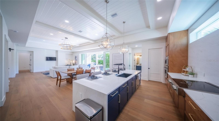 Sarasota, Florida 34239, 5 Bedroom Bedrooms, ,5 Bathroombathrooms,Residential,For Sale,Floyd,0,Mfra4702530