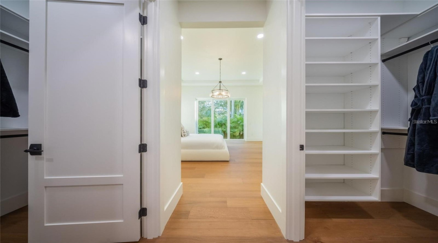 Sarasota, Florida 34239, 5 Bedroom Bedrooms, ,5 Bathroombathrooms,Residential,For Sale,Floyd,0,Mfra4702530