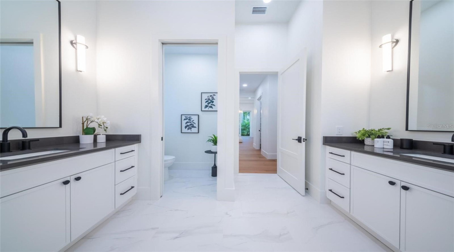 Sarasota, Florida 34239, 5 Bedroom Bedrooms, ,5 Bathroombathrooms,Residential,For Sale,Floyd,0,Mfra4702530