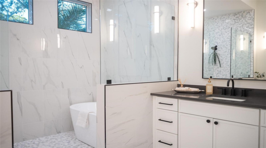 Sarasota, Florida 34239, 5 Bedroom Bedrooms, ,5 Bathroombathrooms,Residential,For Sale,Floyd,0,Mfra4702530