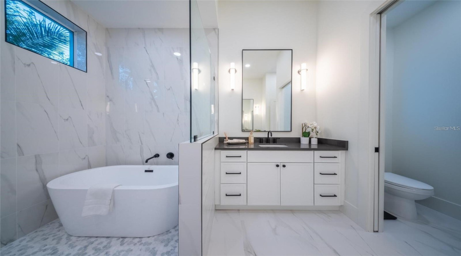 Sarasota, Florida 34239, 5 Bedroom Bedrooms, ,5 Bathroombathrooms,Residential,For Sale,Floyd,0,Mfra4702530