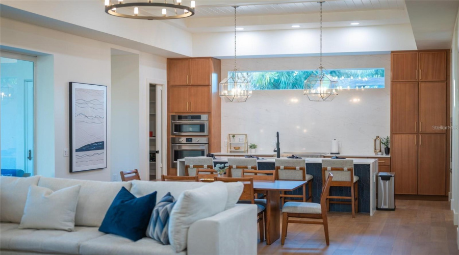 Sarasota, Florida 34239, 5 Bedroom Bedrooms, ,5 Bathroombathrooms,Residential,For Sale,Floyd,0,Mfra4702530