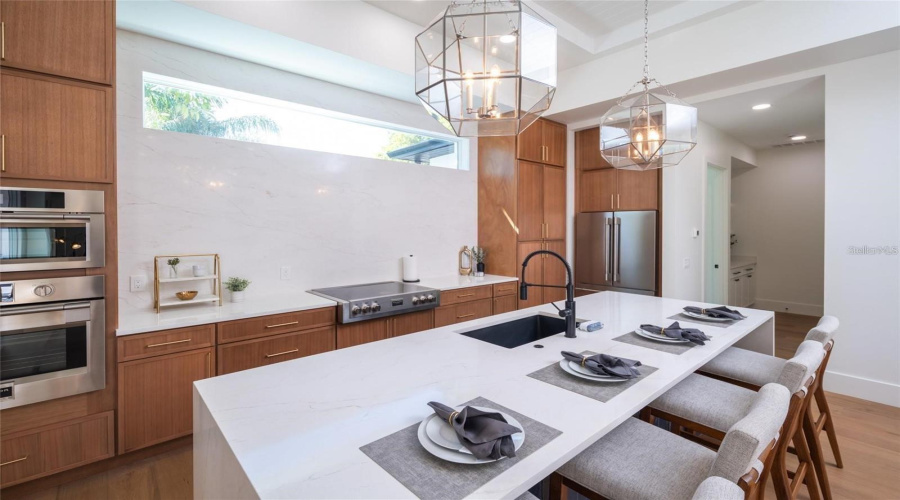Sarasota, Florida 34239, 5 Bedroom Bedrooms, ,5 Bathroombathrooms,Residential,For Sale,Floyd,0,Mfra4702530