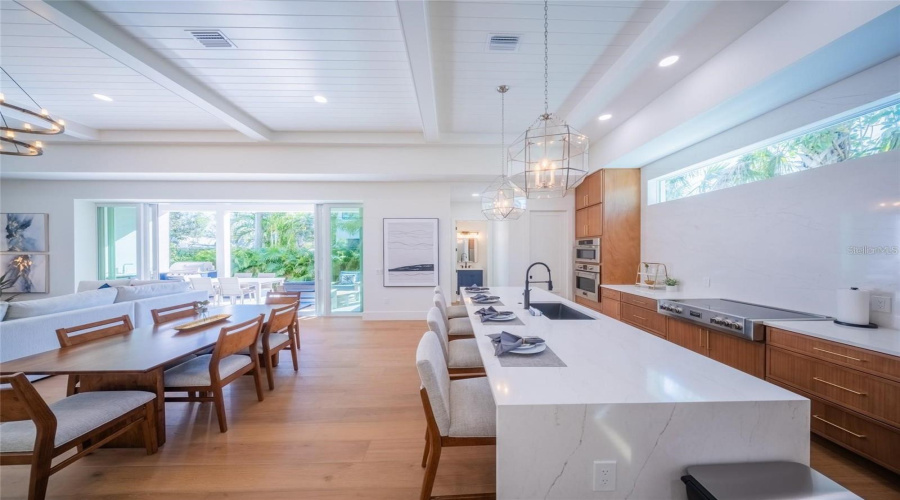 Sarasota, Florida 34239, 5 Bedroom Bedrooms, ,5 Bathroombathrooms,Residential,For Sale,Floyd,0,Mfra4702530