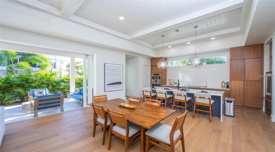 Sarasota, Florida 34239, 5 Bedroom Bedrooms, ,5 Bathroombathrooms,Residential,For Sale,Floyd,0,Mfra4702530