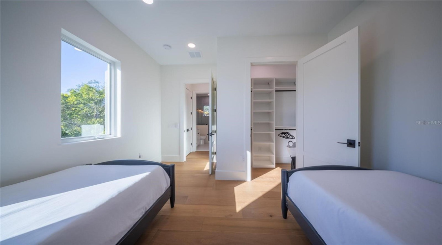 Sarasota, Florida 34239, 5 Bedroom Bedrooms, ,5 Bathroombathrooms,Residential,For Sale,Floyd,0,Mfra4702530