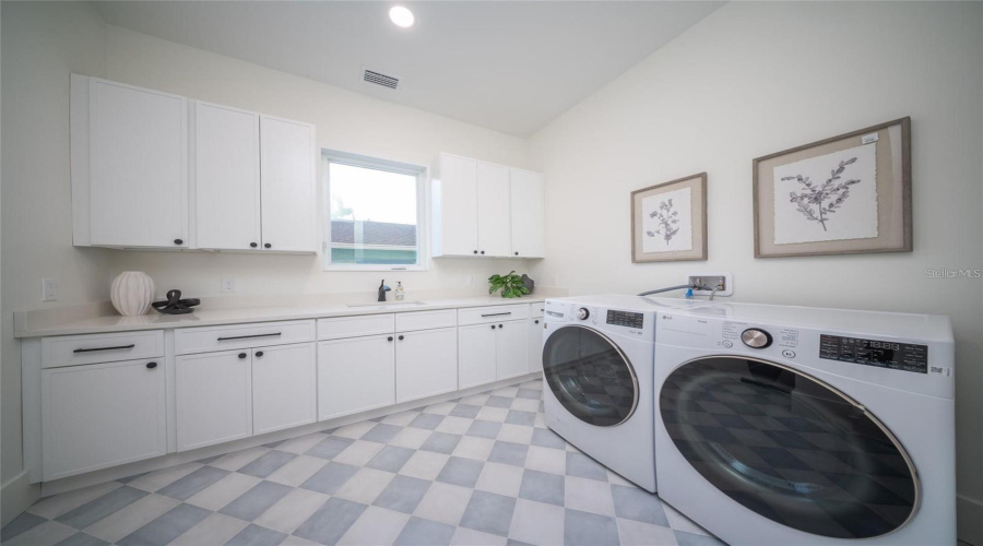 Sarasota, Florida 34239, 5 Bedroom Bedrooms, ,5 Bathroombathrooms,Residential,For Sale,Floyd,0,Mfra4702530