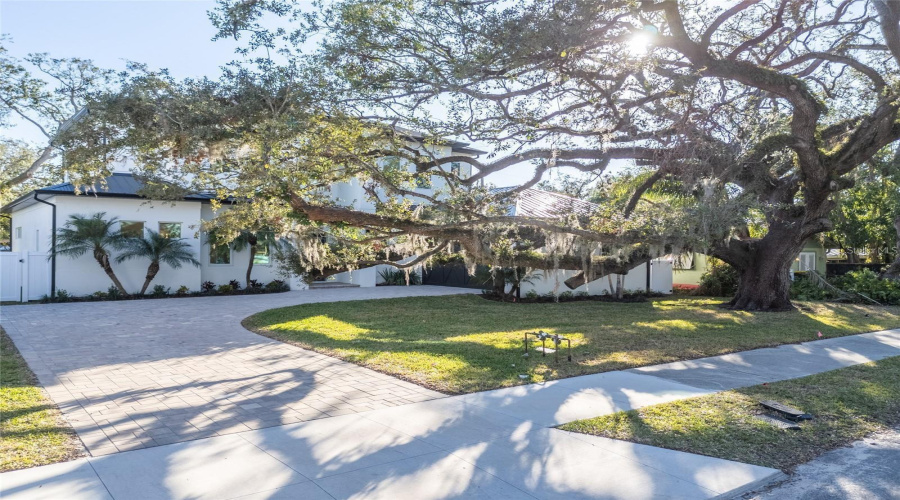 Sarasota, Florida 34239, 5 Bedroom Bedrooms, ,5 Bathroombathrooms,Residential,For Sale,Floyd,0,Mfra4702530