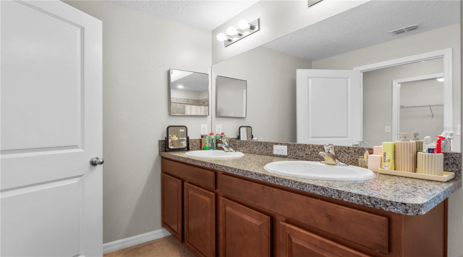 Tampa, Florida 33619, 2 Bedroom Bedrooms, ,2 Bathroombathrooms,Residential,For Sale,Ginger Lily,0,Mfrtb8542645