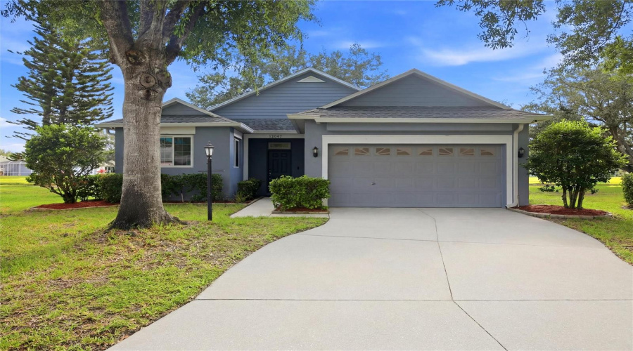 Bradenton, Florida 34202, 3 Bedroom Bedrooms, ,2 Bathroombathrooms,Residential,For Sale,Hollybush,0,Mfrr4911496
