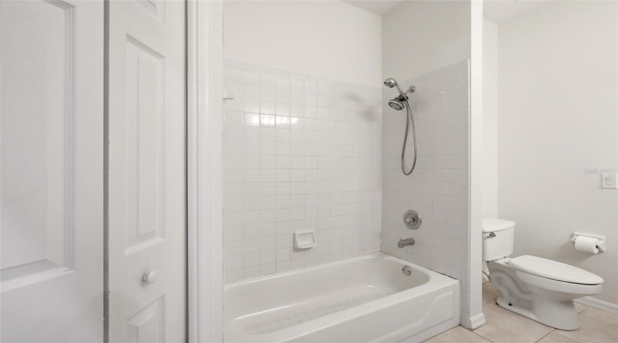 Bradenton, Florida 34202, 3 Bedroom Bedrooms, ,2 Bathroombathrooms,Residential,For Sale,Hollybush,0,Mfrr4911496