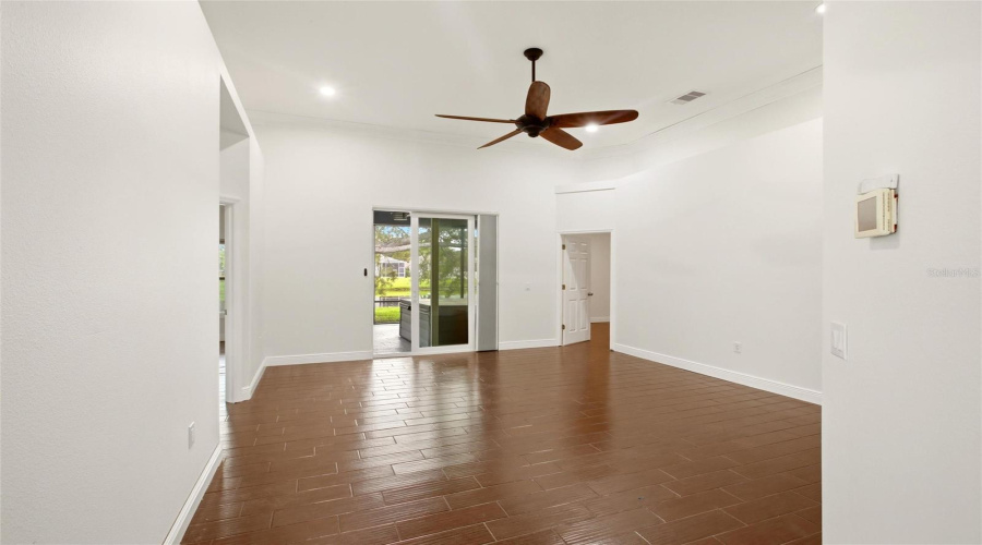 Bradenton, Florida 34202, 3 Bedroom Bedrooms, ,2 Bathroombathrooms,Residential,For Sale,Hollybush,0,Mfrr4911496