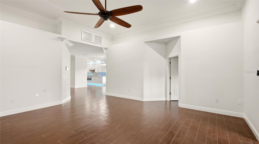 Bradenton, Florida 34202, 3 Bedroom Bedrooms, ,2 Bathroombathrooms,Residential,For Sale,Hollybush,0,Mfrr4911496