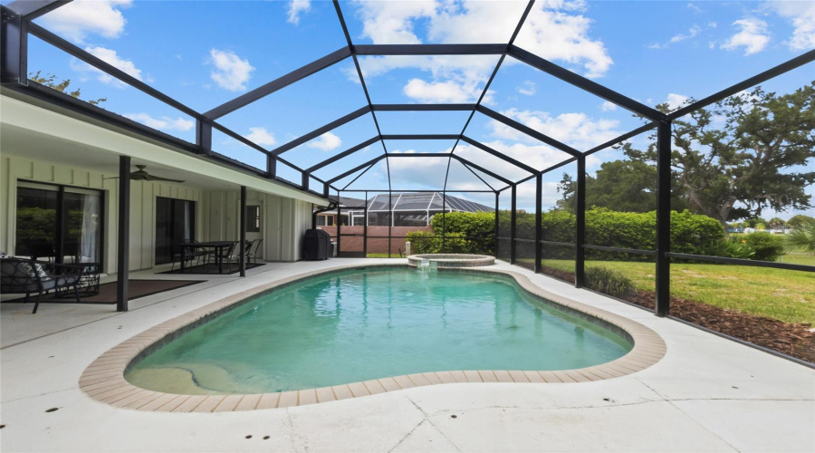 Sarasota, Florida 34238, 3 Bedroom Bedrooms, ,2 Bathroombathrooms,Residential,For Sale,Torrey Pines,0,Mfra4703104