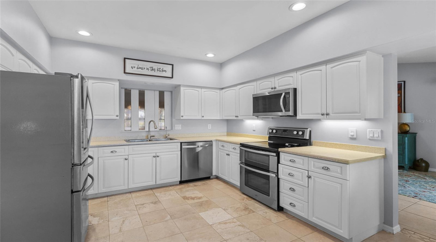 Sarasota, Florida 34238, 3 Bedroom Bedrooms, ,2 Bathroombathrooms,Residential,For Sale,Torrey Pines,0,Mfra4703104