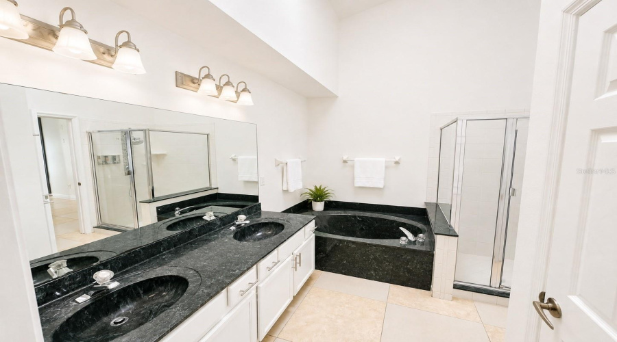Orlando, Florida 32828, 4 Bedroom Bedrooms, ,2 Bathroombathrooms,Residential,For Sale,Maribou,0,Mfro6430047