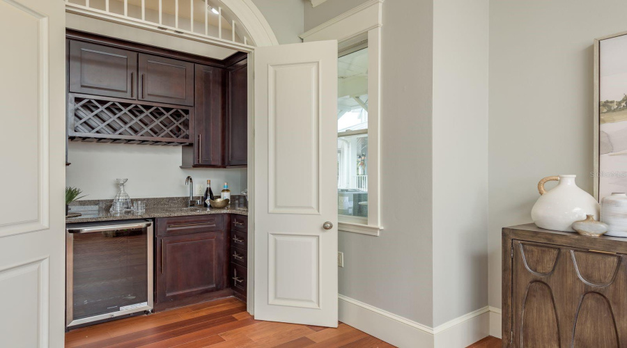 Clearwater Beach, Florida 33767, 5 Bedroom Bedrooms, ,4 Bathroombathrooms,Residential,For Sale,Midway,0,Mfrtb8399954