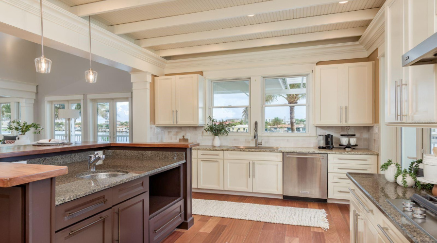 Clearwater Beach, Florida 33767, 5 Bedroom Bedrooms, ,4 Bathroombathrooms,Residential,For Sale,Midway,0,Mfrtb8399954