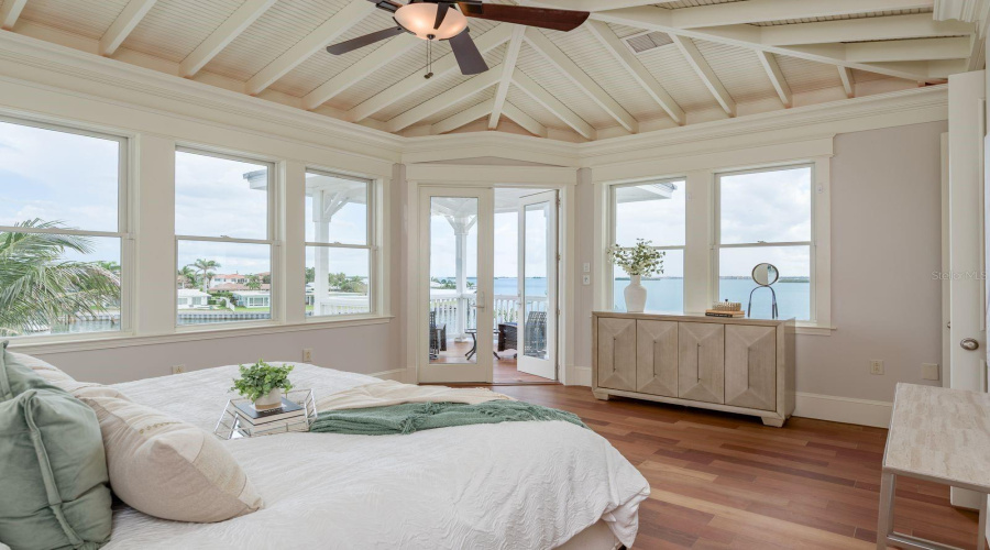 Clearwater Beach, Florida 33767, 5 Bedroom Bedrooms, ,4 Bathroombathrooms,Residential,For Sale,Midway,0,Mfrtb8399954