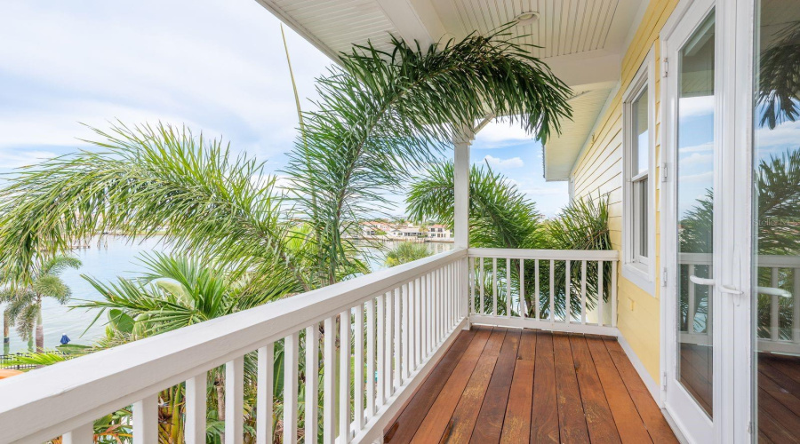 Clearwater Beach, Florida 33767, 5 Bedroom Bedrooms, ,4 Bathroombathrooms,Residential,For Sale,Midway,0,Mfrtb8399954