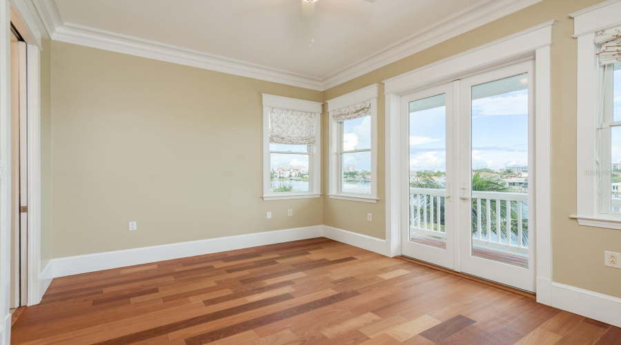 Clearwater Beach, Florida 33767, 5 Bedroom Bedrooms, ,4 Bathroombathrooms,Residential,For Sale,Midway,0,Mfrtb8399954