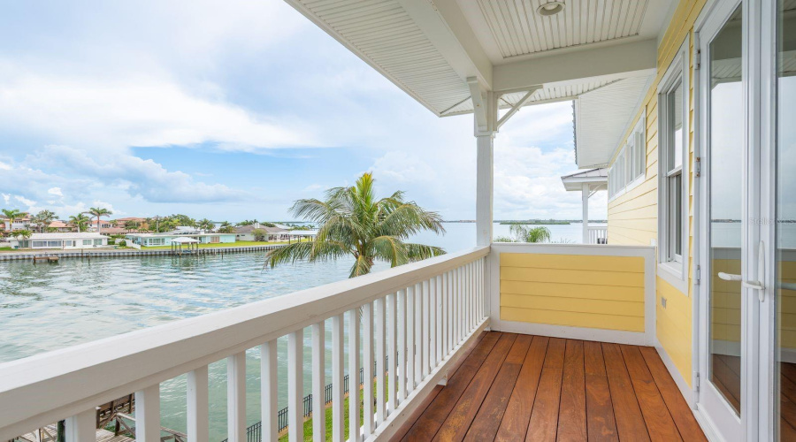 Clearwater Beach, Florida 33767, 5 Bedroom Bedrooms, ,4 Bathroombathrooms,Residential,For Sale,Midway,0,Mfrtb8399954