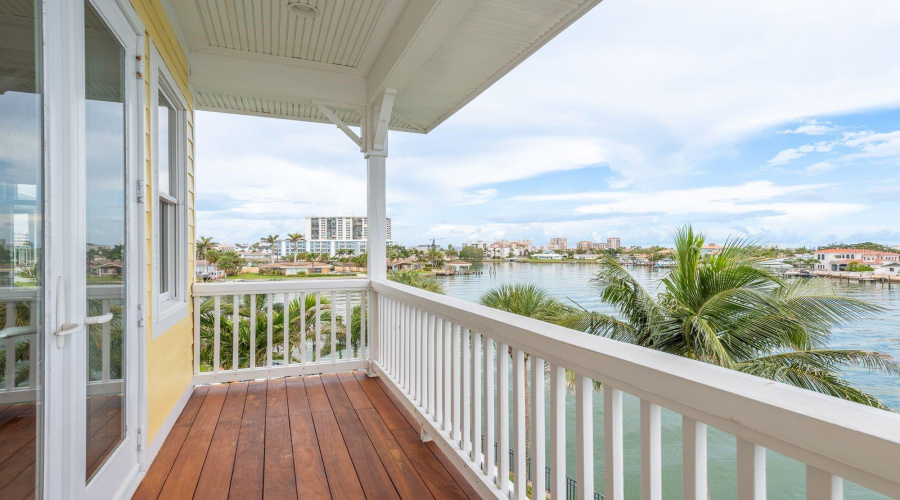 Clearwater Beach, Florida 33767, 5 Bedroom Bedrooms, ,4 Bathroombathrooms,Residential,For Sale,Midway,0,Mfrtb8399954