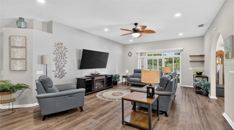 Lakeland, Florida 33809, 3 Bedroom Bedrooms, ,2 Bathroombathrooms,Residential,For Sale,Derby,0,Mfrl4963547