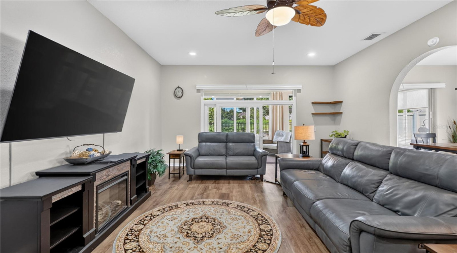 Lakeland, Florida 33809, 3 Bedroom Bedrooms, ,2 Bathroombathrooms,Residential,For Sale,Derby,0,Mfrl4963547