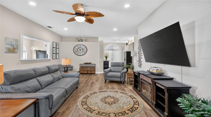 Lakeland, Florida 33809, 3 Bedroom Bedrooms, ,2 Bathroombathrooms,Residential,For Sale,Derby,0,Mfrl4963547