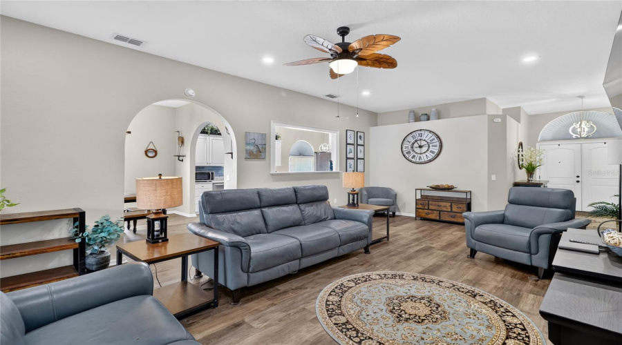 Lakeland, Florida 33809, 3 Bedroom Bedrooms, ,2 Bathroombathrooms,Residential,For Sale,Derby,0,Mfrl4963547