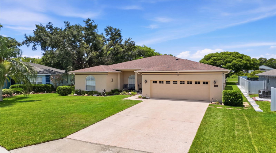Lakeland, Florida 33809, 3 Bedroom Bedrooms, ,2 Bathroombathrooms,Residential,For Sale,Derby,0,Mfrl4963547