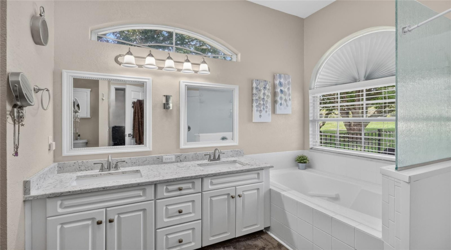 Lakeland, Florida 33809, 3 Bedroom Bedrooms, ,2 Bathroombathrooms,Residential,For Sale,Derby,0,Mfrl4963547