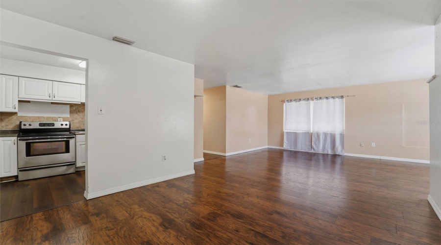 St Petersburg, Florida 33712, 5 Bedroom Bedrooms, ,2 Bathroombathrooms,Residential,For Sale,Emerson,0,Mfrtb8510758