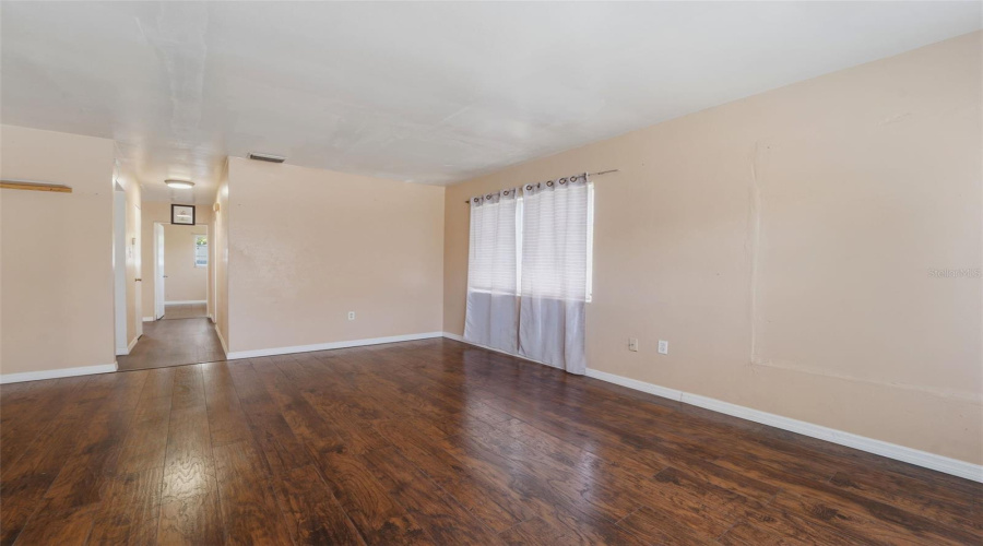 St Petersburg, Florida 33712, 5 Bedroom Bedrooms, ,2 Bathroombathrooms,Residential,For Sale,Emerson,0,Mfrtb8510758