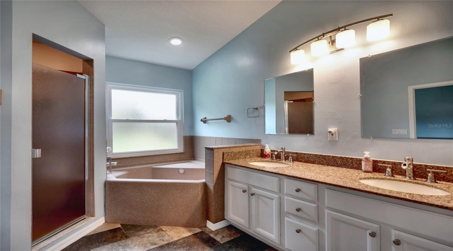 Leesburg, Florida 34748, 3 Bedroom Bedrooms, ,2 Bathroombathrooms,Residential,For Sale,Glen Eagle,0,Mfro6436929
