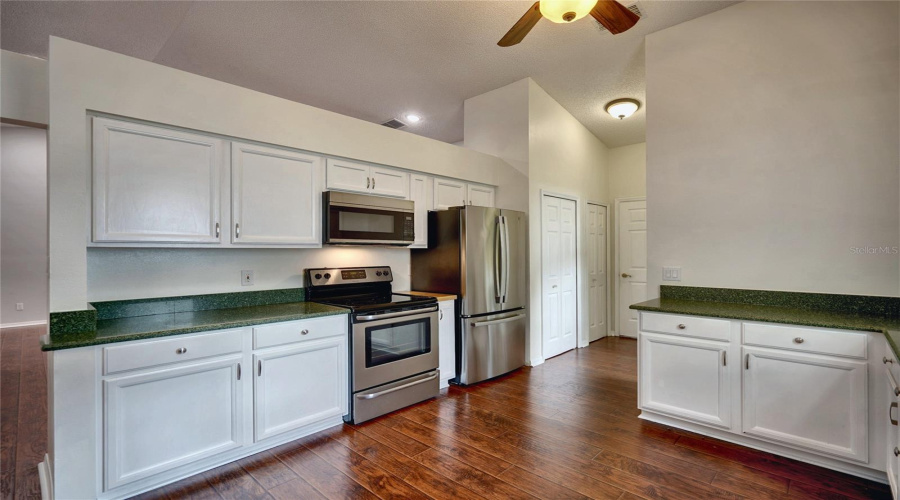 Leesburg, Florida 34748, 3 Bedroom Bedrooms, ,2 Bathroombathrooms,Residential,For Sale,Glen Eagle,0,Mfro6436929